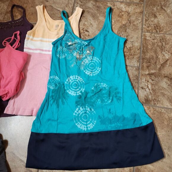 Women’s XS Tops Bundle | Summer Staples | 6 Casual Pieces - Picture 4 of 7